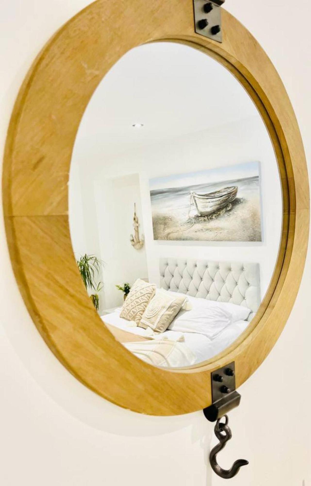 Stunning 3 Double Bedroom Beach Front Apartment Portsmouth Exterior foto