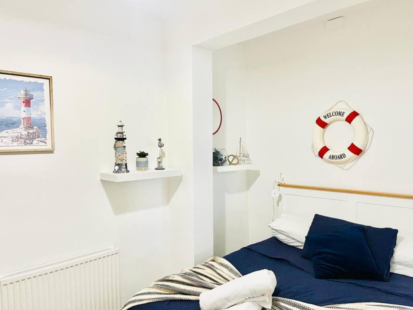 Stunning 3 Double Bedroom Beach Front Apartment Portsmouth Exterior foto